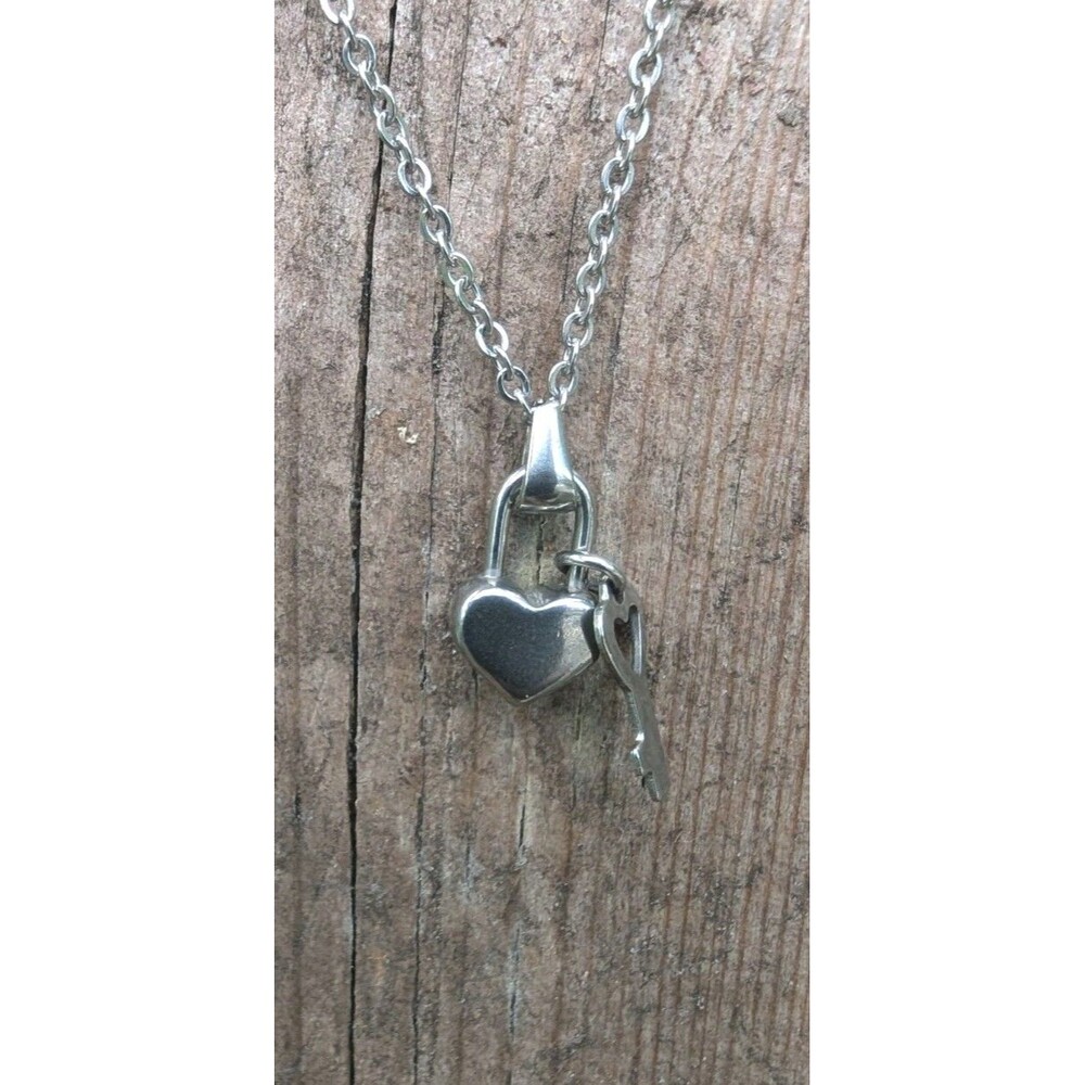 LOCK & KEY PENDANT NECKLACE